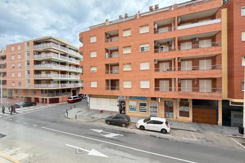 Huoneisto myytävänä Torrevieja, Alicante, Espanja, 4 makuuhuonetta, 107 m2 No. 166028 - kuva 13