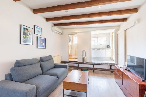 Apartamento en venta en Barcelona, España 1 dormitorio, 64 m2 No. 167835 - foto 2