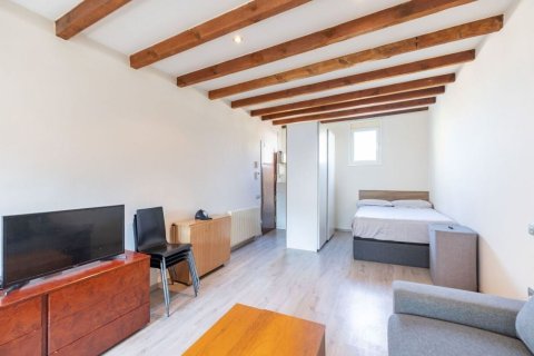 Apartamento en venta en Barcelona, España 1 dormitorio, 64 m2 No. 167835 - foto 3