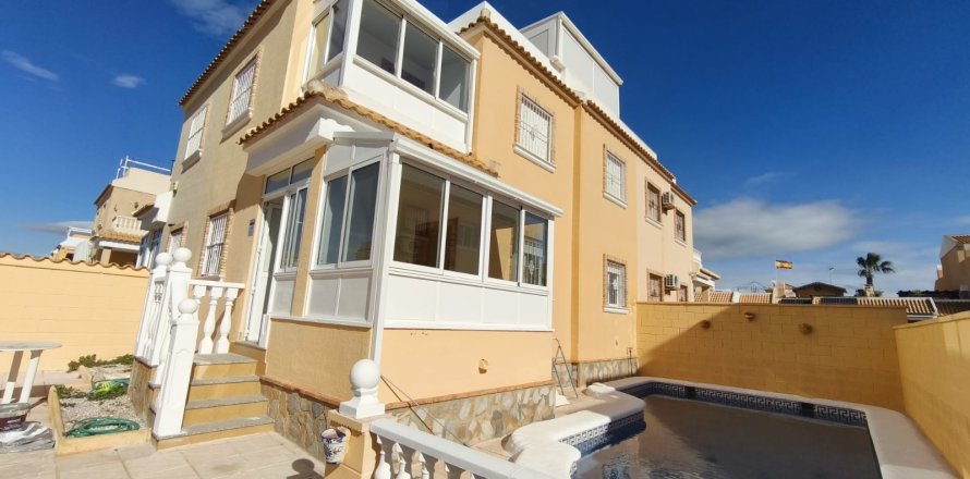 Villa a Ciudad Quesada, Alicante, Spagna 3 camere da letto, 104 mq. N° 150144
