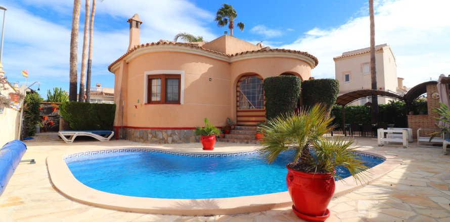 Villa a Ciudad Quesada, Alicante, Spagna 3 camere da letto, 111 mq. N° 150143