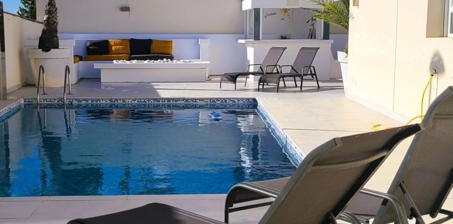 Villa Torrevieja, Alicante, Spānijā 4 istabas, 140 m2 Nr. 150141