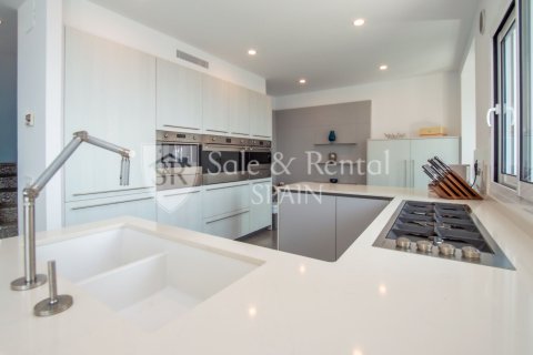 House for sale in Lloret de Mar, Girona, Spain 3 bedrooms, 200 sq.m. No. 168990 - photo 26
