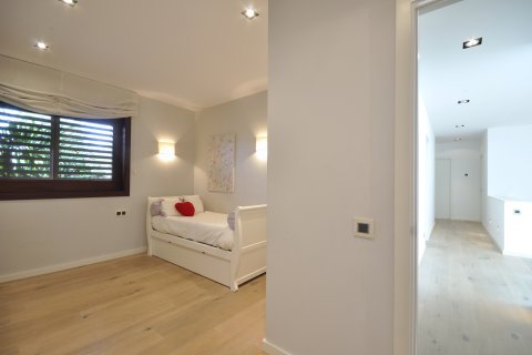 Продажа дома в Сан-Андреу-де-Льяванерес, Барселона, Испания 7 спален,  №141306 - фото 16