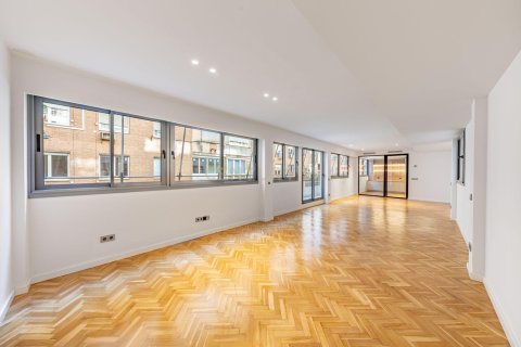 Wohnung zum Verkauf in Barcelona, Spanien 4 Schlafzimmer, 223 m2 Nr. 166908 - Foto 5