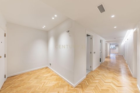 Wohnung zum Verkauf in Barcelona, Spanien 4 Schlafzimmer, 223 m2 Nr. 166908 - Foto 10
