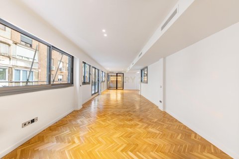 Wohnung zum Verkauf in Barcelona, Spanien 4 Schlafzimmer, 223 m2 Nr. 166908 - Foto 8