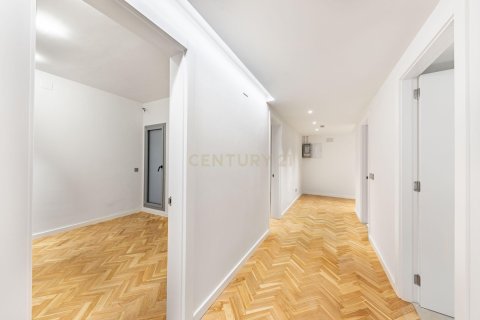 Wohnung zum Verkauf in Barcelona, Spanien 4 Schlafzimmer, 223 m2 Nr. 166908 - Foto 23