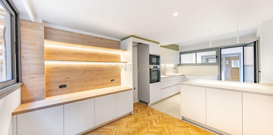 Apartment à Barcelona, Espagne 4 chambres, 223 m2 No. 166908