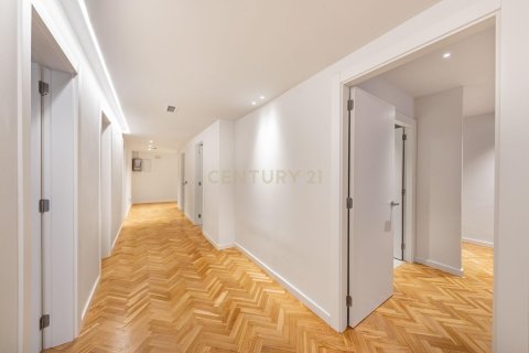 Wohnung zum Verkauf in Barcelona, Spanien 4 Schlafzimmer, 223 m2 Nr. 166908 - Foto 25