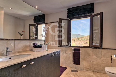 Villa for sale in Benahavis, Malaga, Spain 5 bedrooms, 582 sq.m. No. 157306 - photo 16