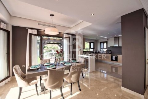 Villa for sale in Benahavis, Malaga, Spain 5 bedrooms, 582 sq.m. No. 157306 - photo 6