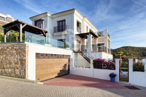 Villa for sale in Benahavis, Malaga, Spain 5 bedrooms, 582 sq.m. No. 157306 - photo 1