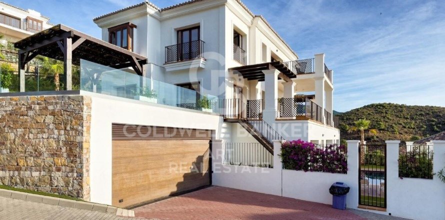 Villa in Benahavis, Malaga, Spain 5 bedrooms, 582 sq.m. No. 157306