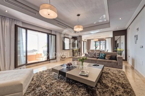 Villa for sale in Benahavis, Malaga, Spain 5 bedrooms, 582 sq.m. No. 157306 - photo 4