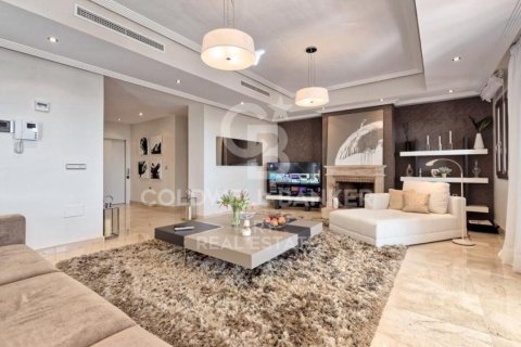 Villa for sale in Benahavis, Malaga, Spain 5 bedrooms, 582 sq.m. No. 157306 - photo 3