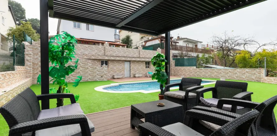 House à Llica D'amunt, Barcelona, Espagne 4 chambres, 204 m2 No. 167051