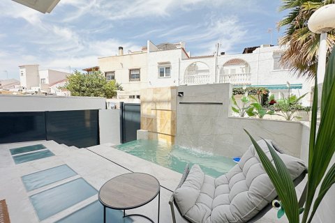 Townhouse for sale in Torrevieja, Alicante, Spain 3 bedrooms, 180 sq.m. No. 193805 - photo 2
