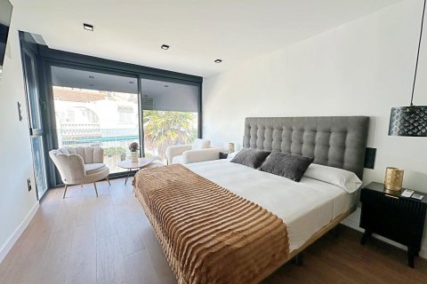 Townhouse for sale in Torrevieja, Alicante, Spain 3 bedrooms, 180 sq.m. No. 193805 - photo 17