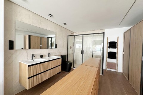 Townhouse for sale in Torrevieja, Alicante, Spain 3 bedrooms, 180 sq.m. No. 193805 - photo 21