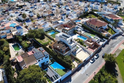 Villa for sale in Los Balcones, Alicante, Spain 2 bedrooms,  No. 161494 - photo 9