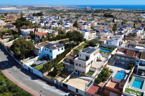 Villa for sale in Los Balcones, Alicante, Spain 2 bedrooms,  No. 161494 - photo 7