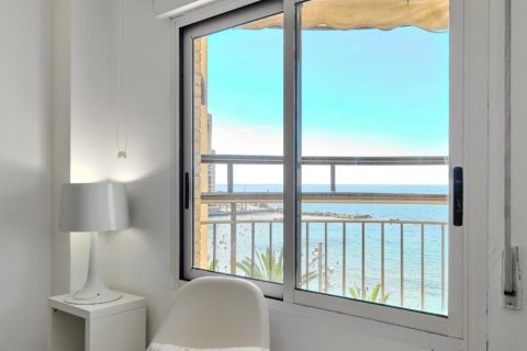 Lägenhet till salu i Torrevieja, Alicante, Spanien 3 sovrum, 142 kvm. Nr. 161490 - foto 8