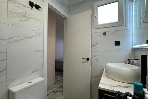 Lägenhet till salu i Torrevieja, Alicante, Spanien 3 sovrum, 85 kvm. Nr. 161492 - foto 23