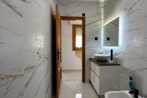 Lägenhet till salu i Torrevieja, Alicante, Spanien 2 sovrum, 119 kvm. Nr. 161491 - foto 18