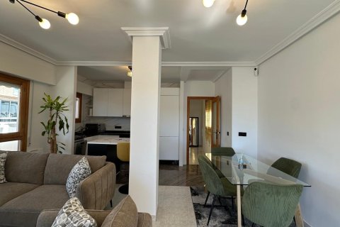 Lägenhet till salu i Torrevieja, Alicante, Spanien 2 sovrum, 119 kvm. Nr. 161491 - foto 5