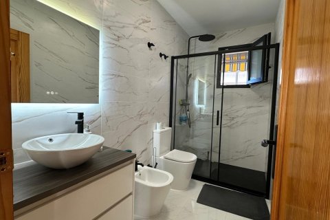 Lägenhet till salu i Torrevieja, Alicante, Spanien 2 sovrum, 119 kvm. Nr. 161491 - foto 20