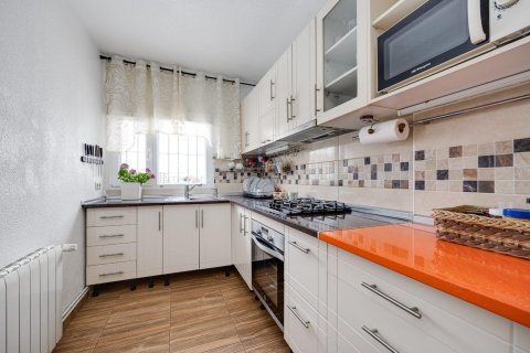 Kaupunkipientalo myytävänä Torrevieja, Alicante, Espanja, 3 makuuhuonetta, 67 m2 No. 161493 - kuva 9