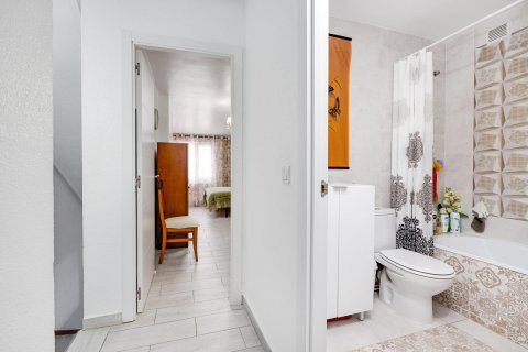 Kaupunkipientalo myytävänä Torrevieja, Alicante, Espanja, 3 makuuhuonetta, 67 m2 No. 161493 - kuva 19