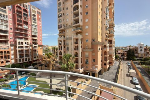 Apartment à Torrevieja, Alicante, Espagne 2 chambres, 103 m2 No. 177878