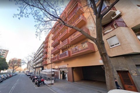 Autotallit myytävänä Barcelona, Espanja , 9 m2 No. 186686 - kuva 8