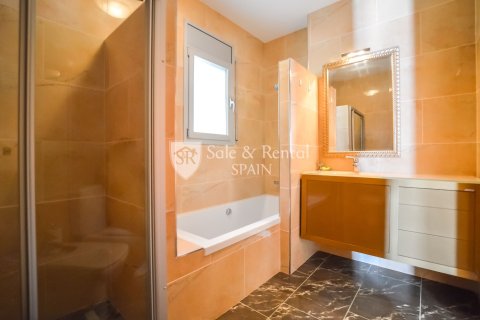 Hus till salu i Lloret de Mar, Girona, Spanien 3 sovrum, 321 kvm. Nr. 166473 - foto 27