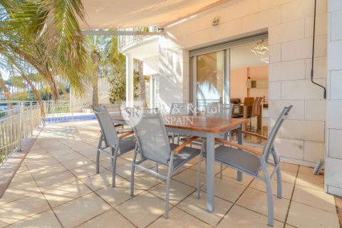 Hus till salu i Lloret de Mar, Girona, Spanien 3 sovrum, 321 kvm. Nr. 166473 - foto 17