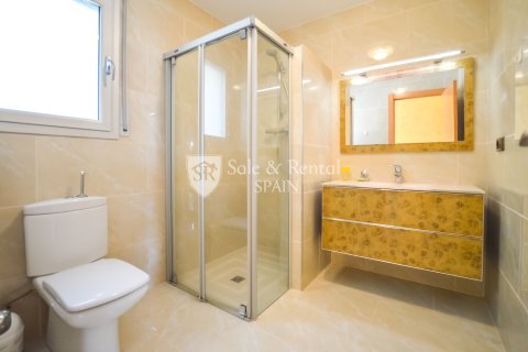 Hus till salu i Lloret de Mar, Girona, Spanien 3 sovrum, 321 kvm. Nr. 166473 - foto 23