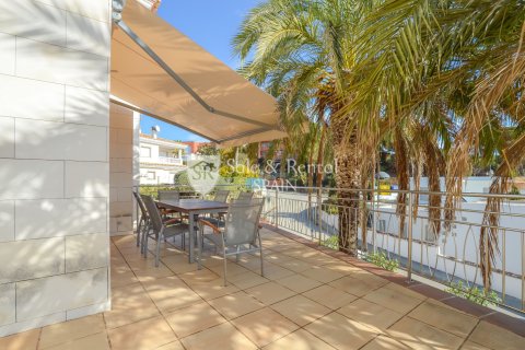 Hus till salu i Lloret de Mar, Girona, Spanien 3 sovrum, 321 kvm. Nr. 166473 - foto 16