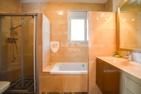 Hus till salu i Lloret de Mar, Girona, Spanien 3 sovrum, 321 kvm. Nr. 166473 - foto 25