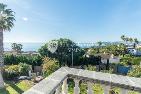 Hus till salu i Lloret de Mar, Girona, Spanien 7 sovrum, 259 kvm. Nr. 166468 - foto 22