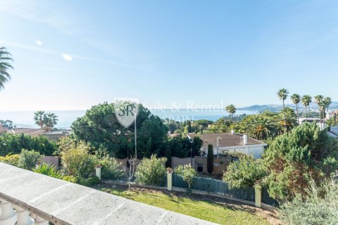 Hus i Lloret de Mar, Girona, Spanien 7 sovrum, 259 kvm. Nr. 166468