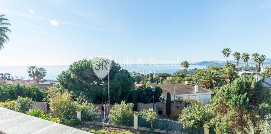 Hus i Lloret de Mar, Girona, Spanien 7 sovrum, 259 kvm. Nr. 166468