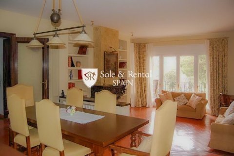 House for sale in Lloret de Mar, Girona, Spain 6 bedrooms, 240 sq.m. No. 166467 - photo 2