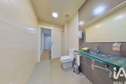 Propiedad comercial en venta en Elche, Alicante, España 5 dormitorios, 143 m2 No. 188120 - foto 8