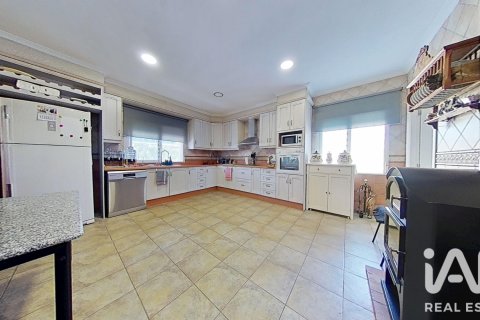 House for sale in Elche, Alicante, Spain 4 bedrooms, 313 sq.m. No. 188121 - photo 9