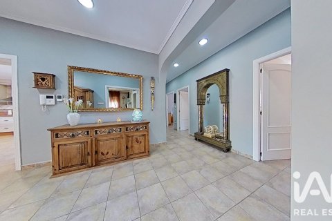 House for sale in Elche, Alicante, Spain 4 bedrooms, 313 sq.m. No. 188121 - photo 10