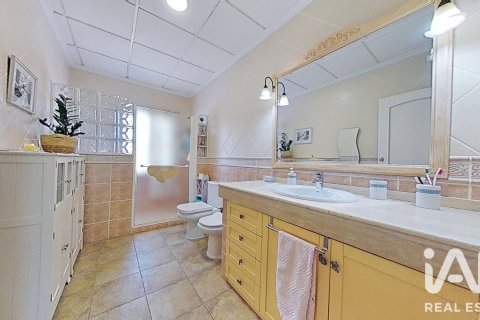 House for sale in Elche, Alicante, Spain 4 bedrooms, 313 sq.m. No. 188121 - photo 15