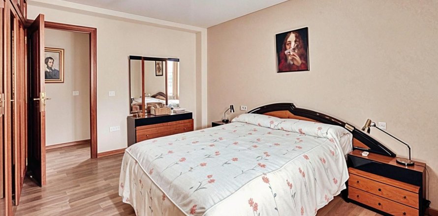 Lägenhet i Valencia, Spanien 5 sovrum, 181 kvm. Nr. 149528