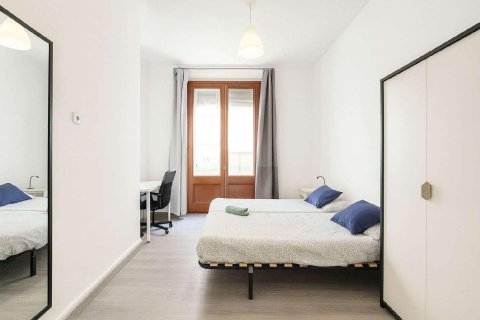 Apartment à vendre à Barcelona, Espagne, 9 chambres, 180 m2 No. 186934 - photo 11